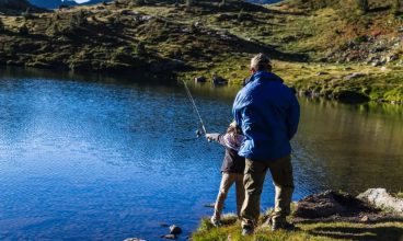 在安道尔的湖泊河流中钓鱼Fishing in the Lakes and Rivers of Andorra（CN,EN,FR）